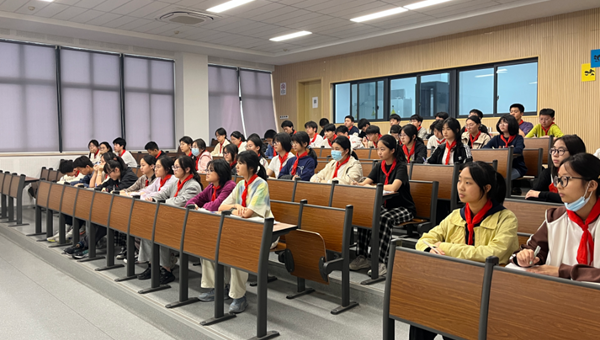 凝聚青春力量 谱写奋斗华章——东沙湖实验中学第十期主题团课培训