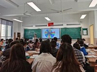 开展数学实验教学，骨干教师引领课堂
